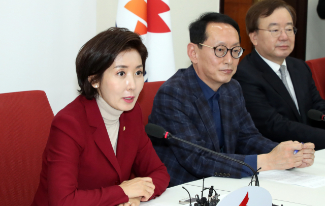 자유한국당 나경원 원내대표가 21일 국회에서 열린 청와대 특감반 진상조사단 회의에서 발언하고 있다. 연합뉴스