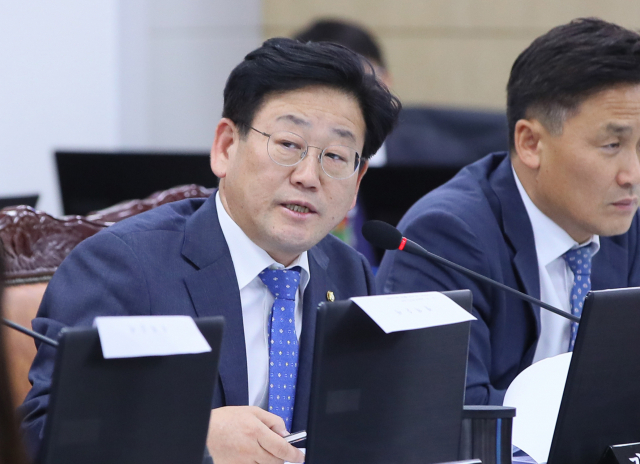 더불어민주당 김정호 의원이 10일 세종시 정부세종청사 국토교통부에서 열린 국회 국토교통위원회 국정감사에서 질의하고 있다. 연합뉴스