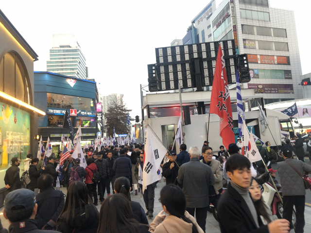 22일 오후 대구 국채보상로 일대에는 대한애국당 당원 등 3천여명이 집결했다. 안성완 인턴기자