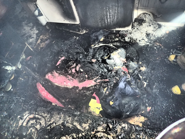 23일 오전 광주 북구의 한 건물 지하의 이용원에서 불이 났다. 화재 진화 직후 이용원 안에서는 60대 업주가 숨진 채 발견됐다. 연합뉴스