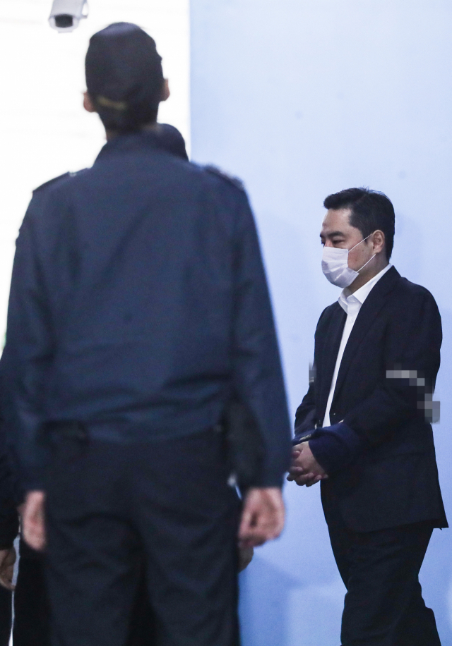 자신과 불륜설이 불거졌던 유명 블로거 