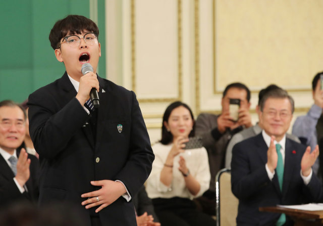 중학생 농부인 한태웅 군(15)이 27일 오전 청와대 영빈관에서