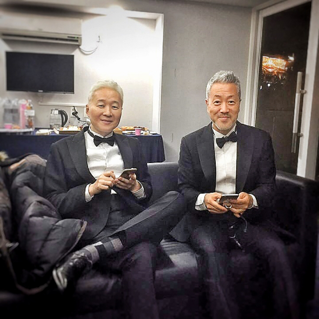 밴드 봄여름가을겨울의 전태관(왼쪽)이 지난 27일 별세했다. 향년 56세. 함께 활동했던 김종진은 28일