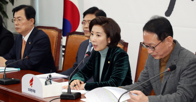 자유한국당 나경원 원내대표가 28일 국회에서 열린 청와대 특별감찰반 진상조사단 회의에서 발언하고 있다. 연합뉴스