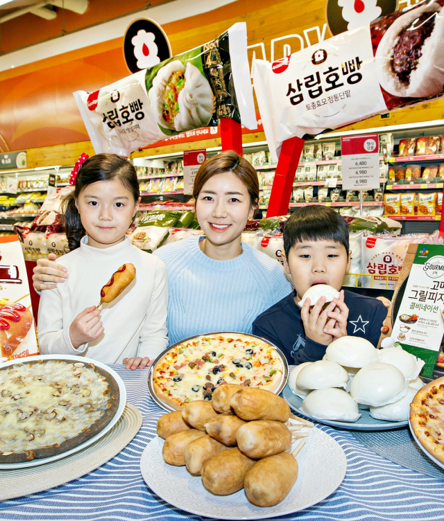홈플러스가 다음 달 9일까지 호빵, 핫도그, 피자 등 가정에서 아이들이 손쉽게 즐길 수 있는 