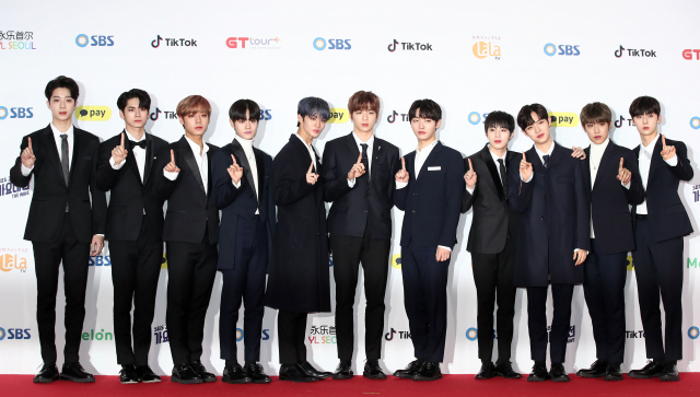 그룹 워너원이 25일 오후 서울 구로구 고척돔에서 열린
