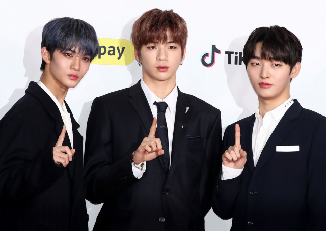 그룹 워너원이 25일 오후 서울 구로구 고척돔에서 열린