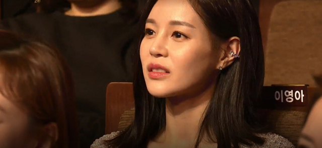 KBS 연기대상을 빛낸 가수 효린의 축하무대를 본 배우들의 각양각색 표정이 온라인에서 화제다. KBS 연기대상 캡처 #효린 #화사 #kbs 연기대상
