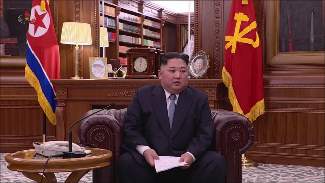 조선중앙TV는 1일 오전 김정은 북한 국무위원장의 신년사 발표를 보도했다. 김정은 위원장은 예전과 달리 올해는 소파에 앉아 신년사를 발표했다. [국내에서만 사용가능. 재배포 금지. For Use Only in the Republic of Korea. No Redistribution] 연합뉴스