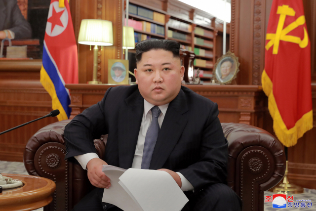 김정은 국무위원장이 노동당 중앙위원회 청사에서 신년사를 발표했다고 조선중앙통신이 1일 보도했다. [국내에서만 사용가능. 재배포 금지. For Use Only in the Republic of Korea. No Redistribution] 연합뉴스