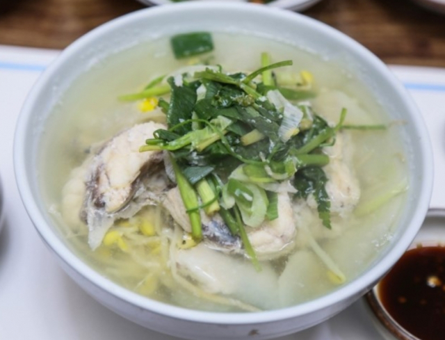 해장국의 대표 재료인 복어. 전통과 맛을 자랑하는 가게들이 대구시내 곳곳에 자리잡고 있다.