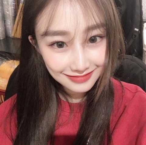 이상아 딸 윤서진이 tvN 둥지탈출에 출연해 이상아처럼 단아하고 예쁘장한 모습으로 시청자들을 사로잡았다. 이상아 딸 윤서진 인스타그램