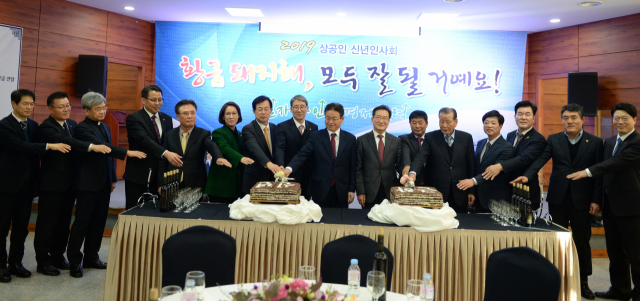 영천상공회의소는 3일 상공회의소 컨퍼런스홀에서 신년인사회를 했다. 민병곤 기자