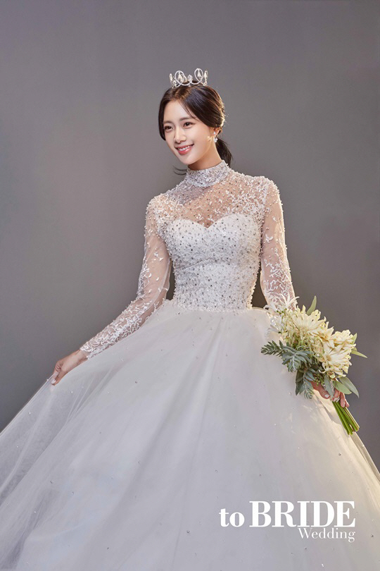 클라라의 결혼 소식이 알려진 3일 프리미엄 웨딩매거진 