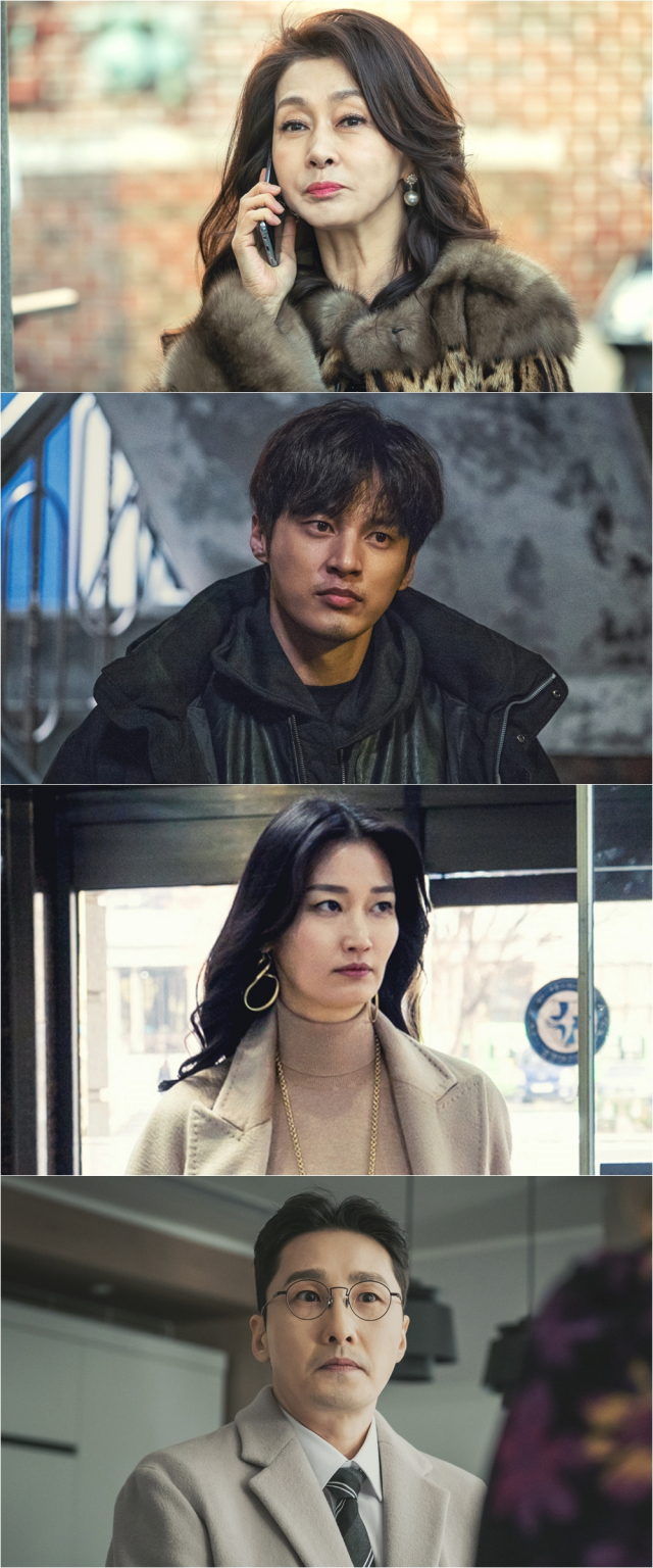 사진. 초록뱀미디어