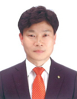 윤정록 (주)대송창호 대표.