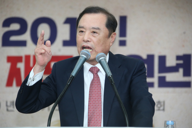 김병준 자유한국당 비상대책위원장이 4일 경기도 수원시 자유한국당 경기도당에서 열린 2019년 경기도당 신년인사회에서 신년사를 하고 있다. 연합뉴스