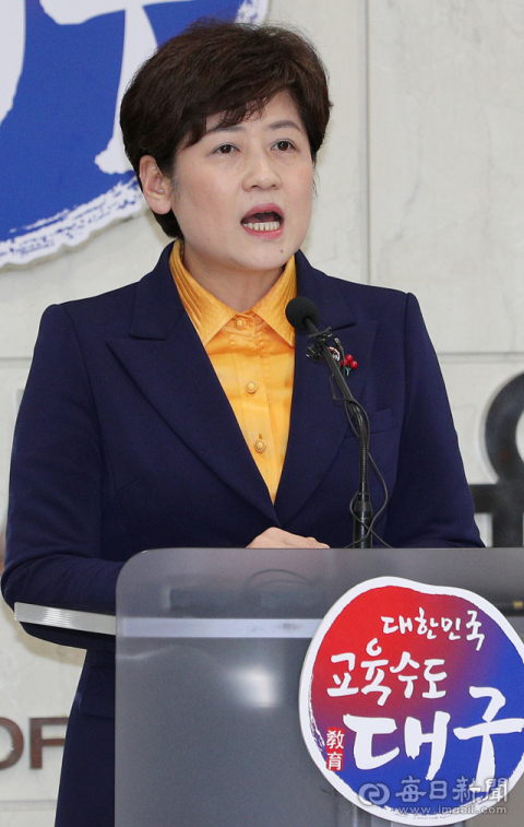 강은희 대구시교육감이 7일 교육청에서 2019 출입기자 신년 간담회를 열고 올해 주요 교육 정책을 발표하고 있다. 성일권 기자 sungig@imaeil.com
