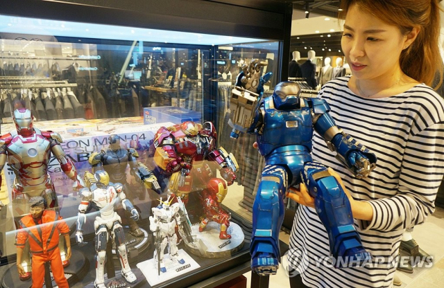 롯데백화점 대구점이 어른들에게 인기가 많은 캐릭터 상품을 선보이고 있다. 연합뉴스