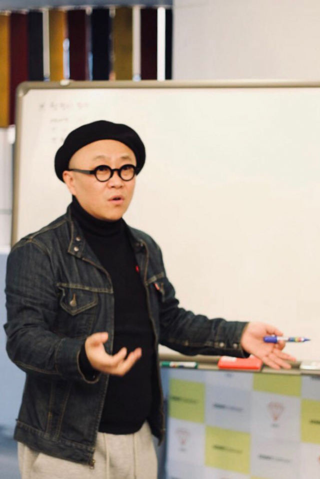 안신영 (주)재미컴퍼니 대표가 가상화폐거래소 비트소닉에서 거래소공개를 하게 됐다고 설명하고 있다. 재미컴퍼니 제공