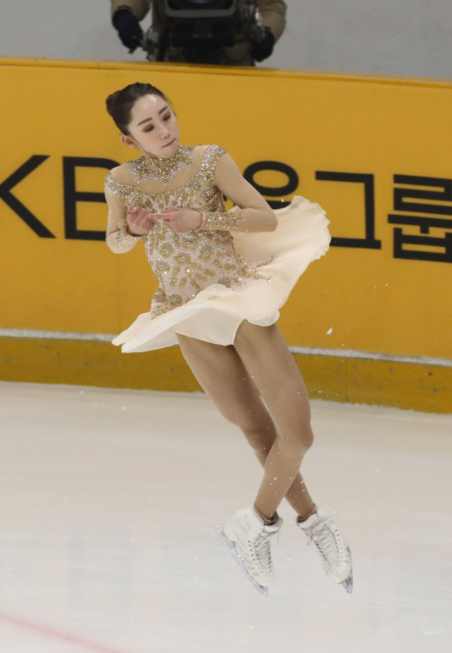 김예림이 12일 오후 서울 목동실내빙상장에서 열린 KB금융 코리아피겨스케이팅 챔피언십 2019 여자 싱글 쇼트 프로그램에서 점프하고 있다. 연합뉴스