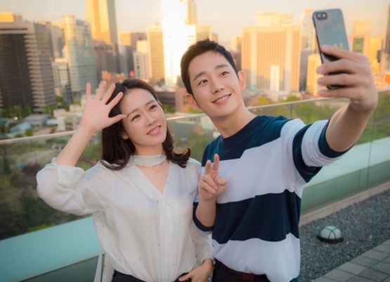 손예진, 정해인. 드라마하우스, 콘텐츠케이