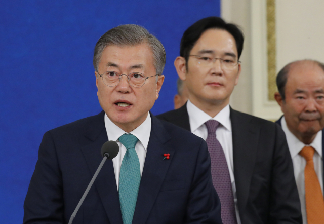 문재인 대통령이 15일 오후 청와대 영빈관에서 