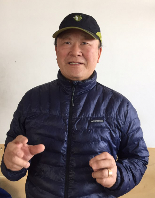 팔순의 나이에 제10회 아이사서석문학상 대상을 수상한 전무웅 시인이 