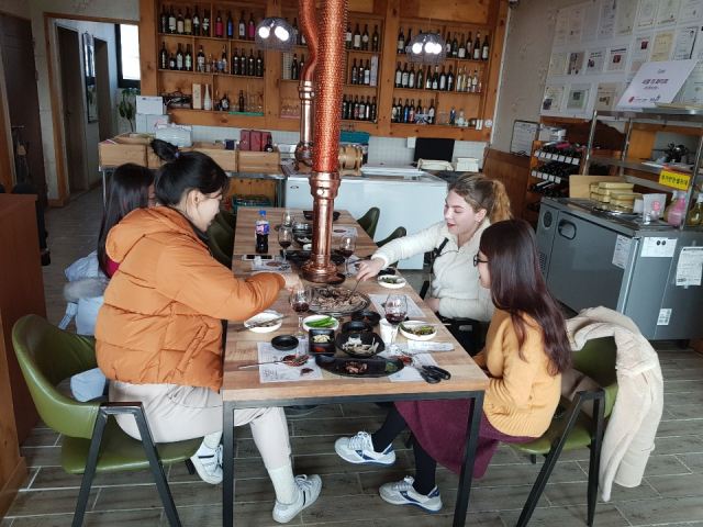K트레블버스의 영천 홍보촬영 모습. 영천시 제공