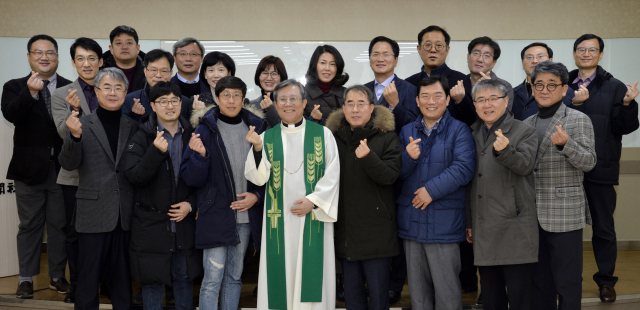 대구가톨릭언론인회(회장 성병휘 매일신문 편집부국장)는 16일 대구 중구 매일신문 8층 강당에서 회원 30여 명이 참석한 가운데 