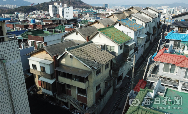 앞으로 재건축·재개발사업의 검증이 강화되고, 소규모 정비사업에는 용적률 인센티브 등 각종 지원책이 마련된다. 대구 남구 대명동 주택가 빈집 모습. 매일신문 DB.