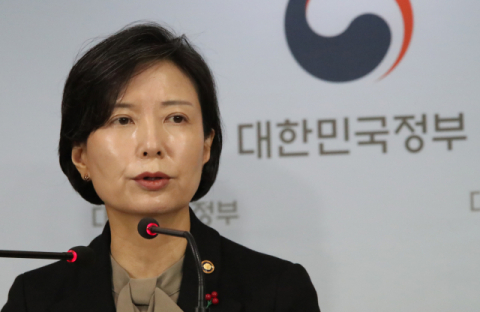 이숙진 여성가족부 차관이 17일 정부서울청사 브리핑룸에서 체육분야 성폭력 등 인권침해 근절 대책과 향후 추진방향을 발표하고 있다. 연합뉴스