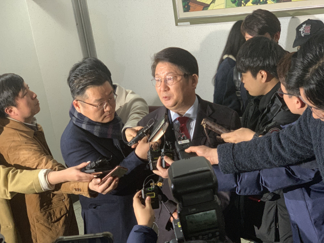 공직선거법 위반 혐의로 재판에 넘겨져 1심에서 벌금 90만원이 선고된 권영진 대구시장이 사실상 형을 확정짓고 시장직을 유지하게 됐다. 구민수 기자