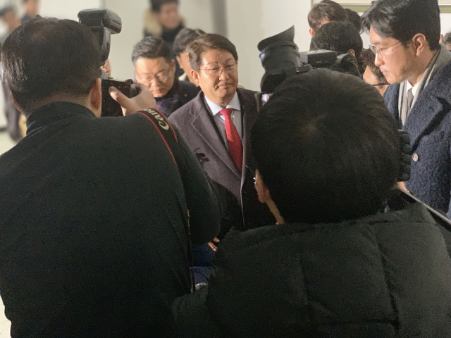 공직선거법 위반 혐의로 재판에 넘겨져 1심에서 벌금 90만원이 선고된 권영진 대구시장이 사실상 형을 확정짓고 시장직을 유지하게 됐다. 구민수 기자