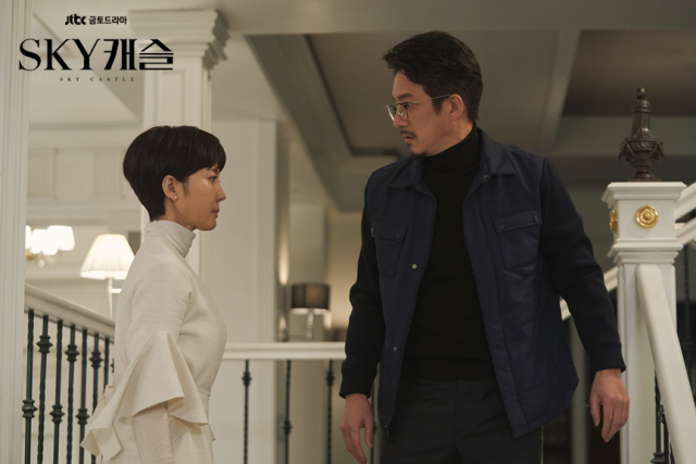 스카이 캐슬, 한서진과 강준상. JTBC