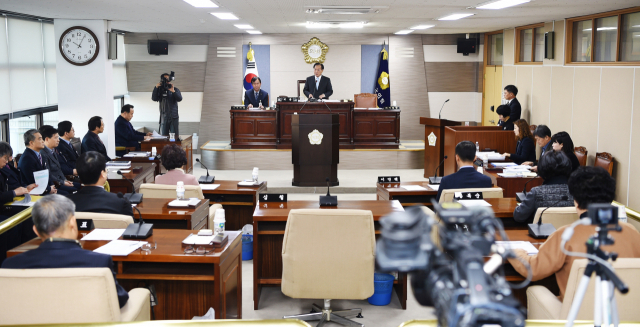 군위군의회 제공