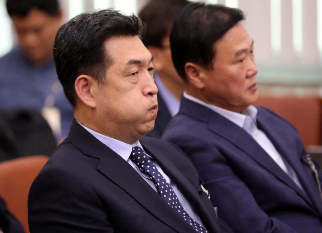 전명규 전 대한빙상경기연맹 부회장이 23일 국회에서 열린 문화체육관광위원회의 대한체육회, 국민체육진흥공단, 한국체육산업개발, 태권도진흥재단, 대한장애인체육회에 대한 국정감사에 참석해 있다. 연합뉴스