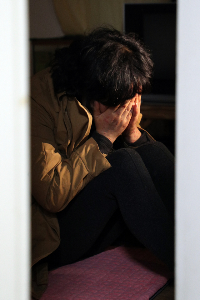 김명희(47·가명) 씨는 20년 넘게 앓고 있는 건성증과 우울증으로 대인기피증이 심해져 집 밖으로 나오지 못하고 있다. 정운철 기자 woon@imaeil.com