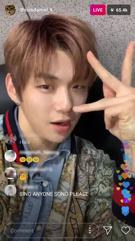지난 1월 21일 자신의 인스타그램 계정으로 인스타 라이브를 진행한 강다니엘의 모습. 이 때만 해도 강다니엘은 