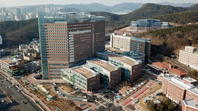 오는 4월 15일 개원을 앞둔 계명대 성서 캠퍼스 내 새 동산병원 건물. 지하 5층, 지상 20층에 1천41병상을 갖춘 지역 최대 규모다. 김영진 기자 kyjmaeil@imaeil.com