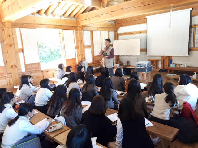 청도 한옥아카데미가 일반고 고3 학생을 대상으로 한옥건축 관련 특화 교육과정을 개설한다. 한옥아카데미 제공