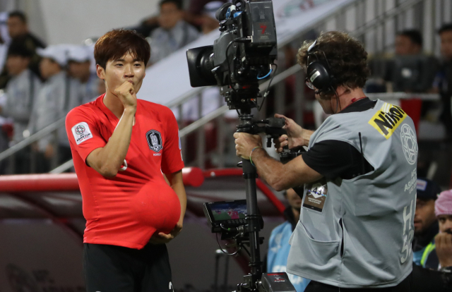 22일 오후(현지시간) 아랍에미리트 두바이 라시드 스타디움에서 열린 2019 아시아축구연맹(AFC) 아시안컵 한국과 바레인의 16강 연장전. 골을 성공시킨 김진수가 환호하고 있다. 연합뉴스