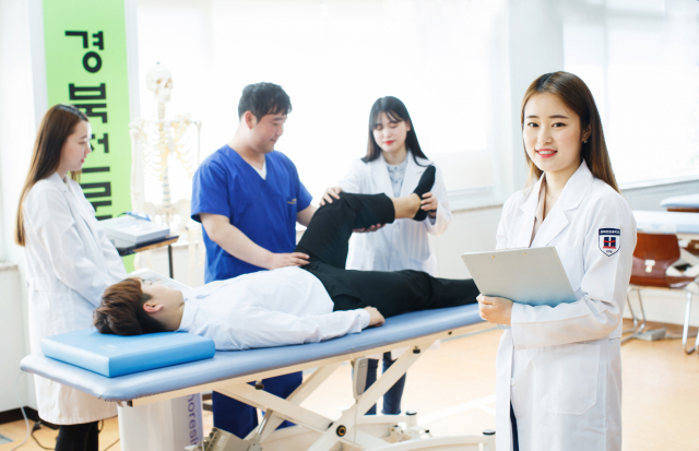 경북전문대 물리치료과 학생들이 현장 학습을 체험하고 있다. 경북전문대 제공