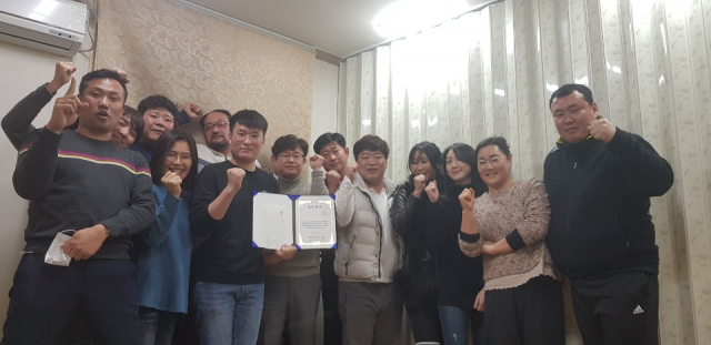 열정적인 체육들인들의 모임은 25일 경북과학대 군사학과 1학년 최준기 군에게 장학금 50만원을 수여했다. 열체모 제공
