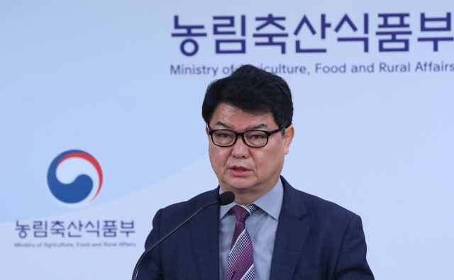 오순민 방역정책국장이 24일 세종시 정부세종청사 농림축산식품부에서 AI·구제역 등에 대한 전국 일제소독과 홍보 등으로 이뤄진 