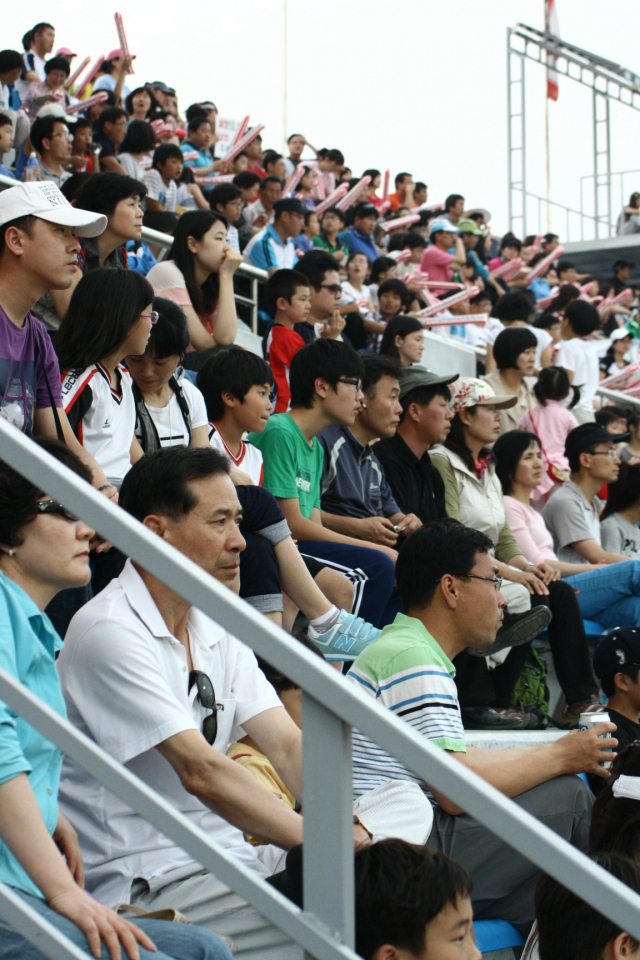 상주는 유일하게 프로구단인 상주상무 축구단을 운영하는 등 지역민의 축구열기가 뜨겁다. 상주시 제공