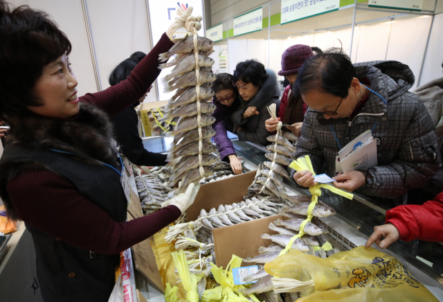 소비자연대는 원산지를 속여 판매한 대형마트 대표이사 3명을 사기혐의로 검찰에 고발했다. 사진은 특정사실과 관련 없음. 연합뉴스