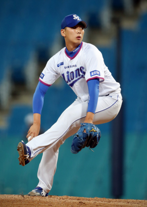 30일 삼성 라이온즈 선수단 대다수가 오키나와 스프링캠프로 떠난 가운데 투수 김용하를 비롯해 22명의 선수는 올겨울 경산볼파크에 남아 부상 재활과 기초 훈련을 받는다. 삼성 라이온즈 제공