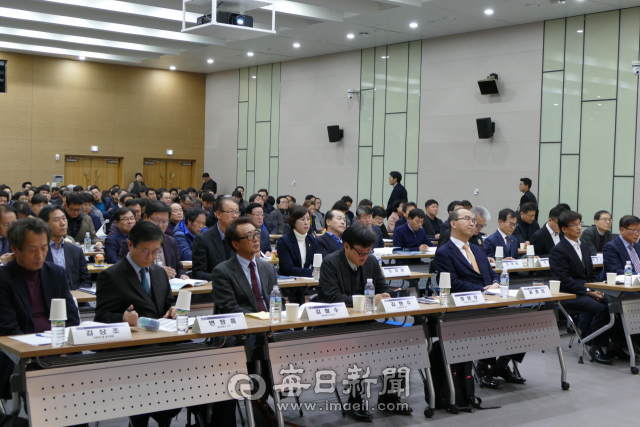 30일 경북도청에서 국내 관계 전문가가 모인 가운데 신도시 활성화를 위한 대토론회가 열렸다. 김영진 기자