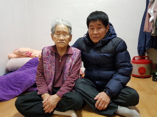 올해 102세가 된 권기임 할머니 가족은 달서구청으로부터 지급하는 
